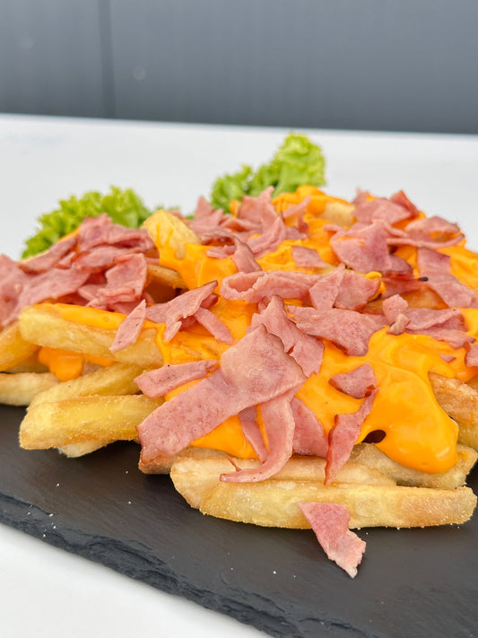 Cartofi Prajiti cu bacon si sos cedar