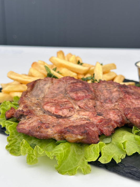 MENIU CEAFA DE PORC - Ceafa de porc la gratar, cartofi prajiti , sos usturoi